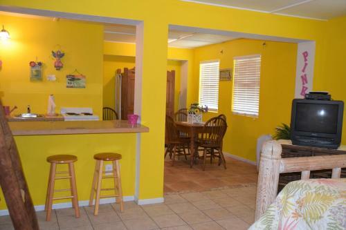 Pinkadot - Four Bedroom Home