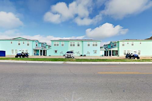 The Commons 402 - Three Bedroom Townhome