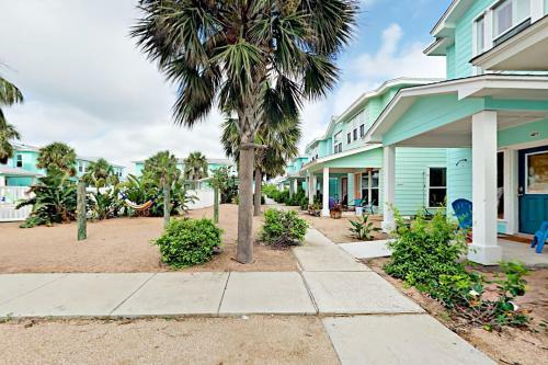 The Commons 402 - Three Bedroom Townhome
