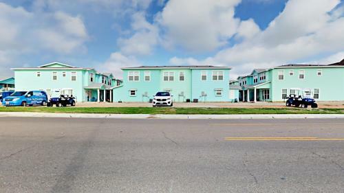 The Commons 402 - Three Bedroom Townhome