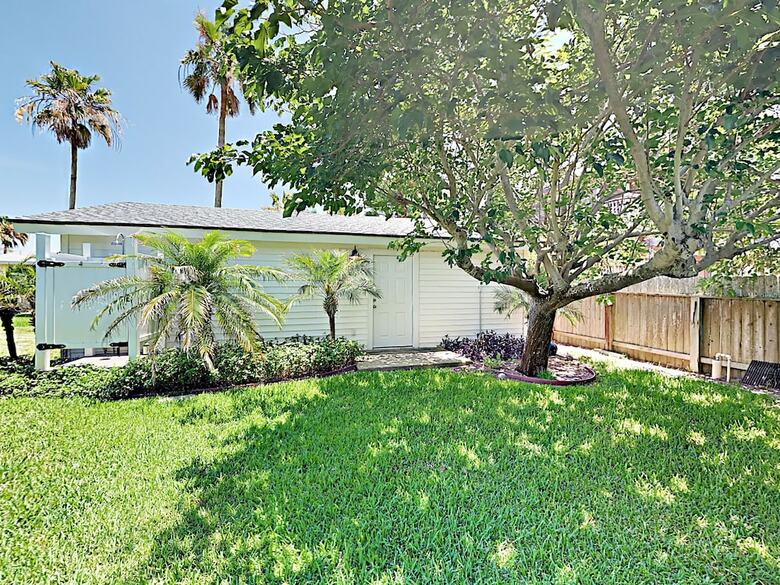 Breezy Cottage - One Bedroom Home