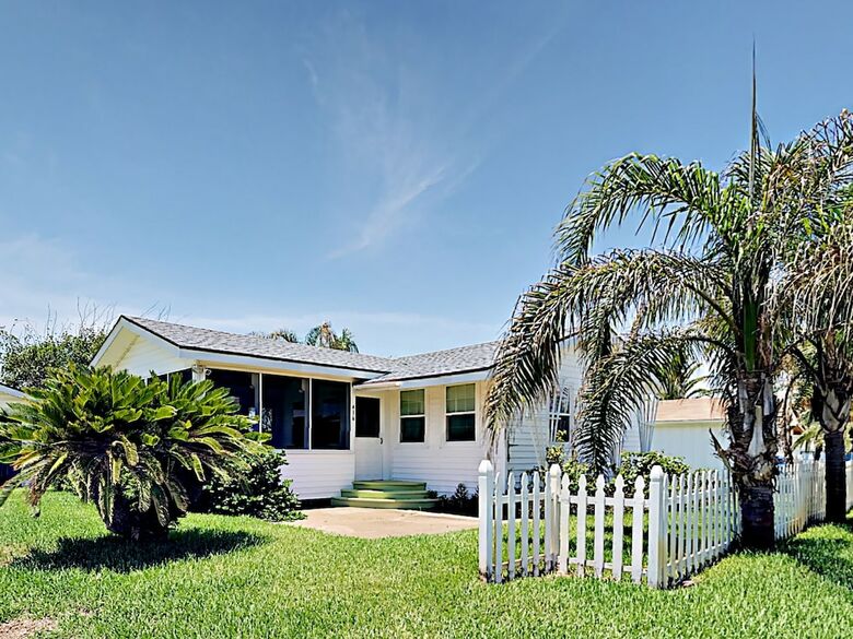 Breezy Cottage - One Bedroom Home
