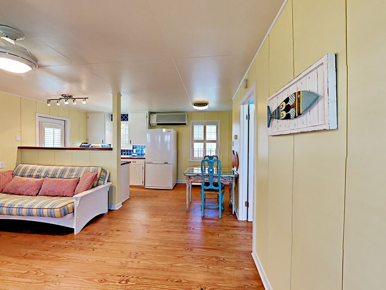 Breezy Cottage - One Bedroom Home