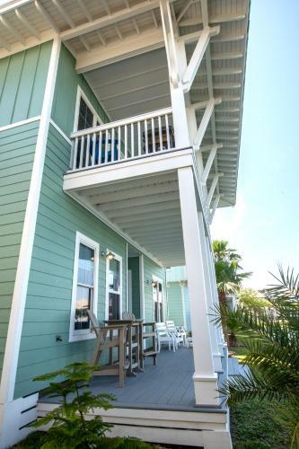 Happy Kat Cottage By The Sea