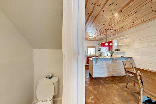 The Commons 403 - Three Bedroom Townhome