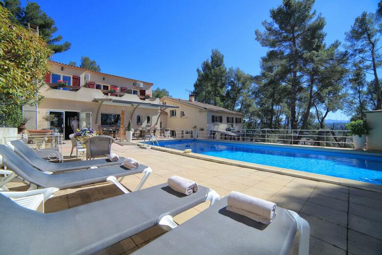 Hotel Le Mas Des Ecureuils