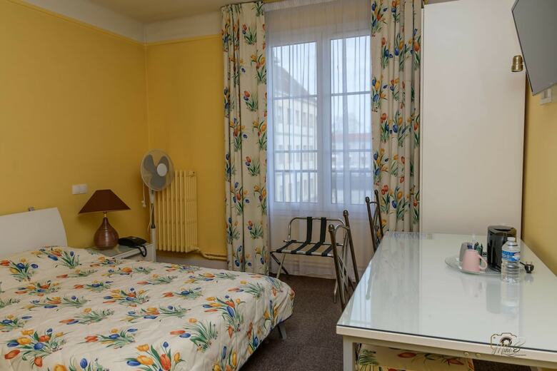 Hotel De La Cloche