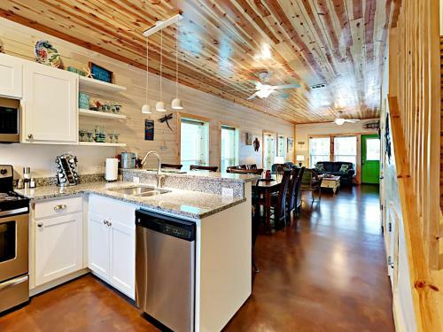 The Commons 704 - Three Bedroom Townhome
