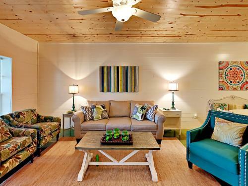 The Commons 702 - Three Bedroom Townhome