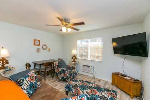 622 N Palimino Apartment Unit B Apts