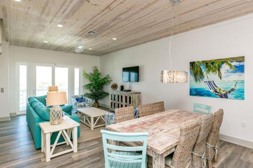 200 Piper Blvd House