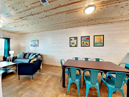 The Commons 602 - Three Bedroom Townhome