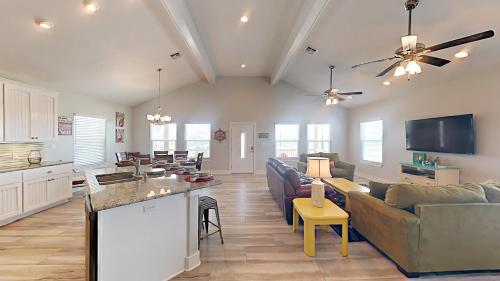 660 Sandpiper Cir Home
