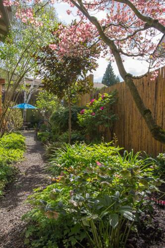 Hostal Everett Street Vacation Rentals
