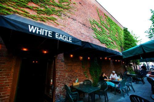 Mcmenamins White Eagle Rock & Roll Hotel