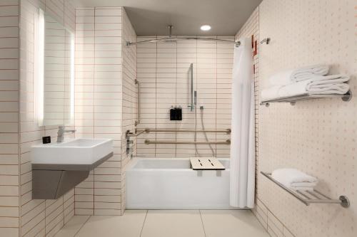Hotel Radisson Red Portland Downtown