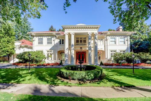 Bed & Breakfast Portland's White House