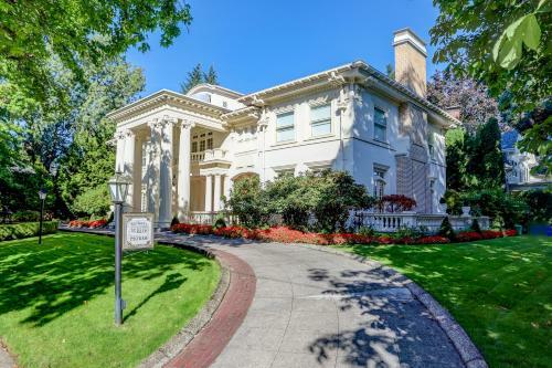 Bed & Breakfast Portland's White House