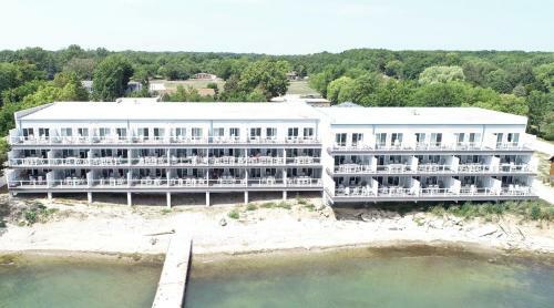 Put-in-bay Waterfront Condo #105