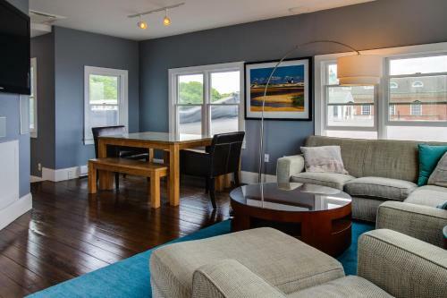 The Waterfront Penthouse