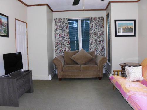 Pleasant Valley Apartment