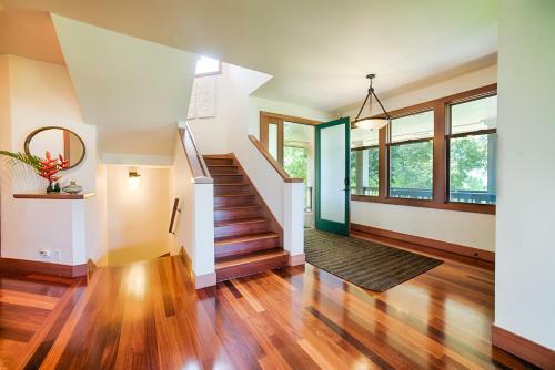 Mauna Pua - A Four Bedroom Vacation Rental Home