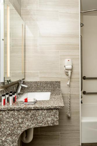 Letap Hotel Near Airtrain Jfk Airport