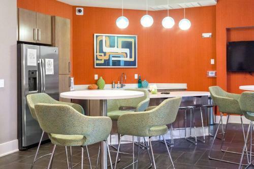Trifecta ? Luxury Serviced Apartment In Dt Raleigh