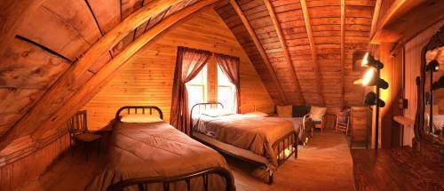 Hotel Bald Mountain Camps