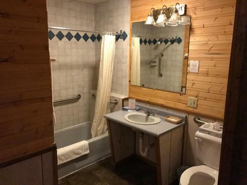 Riverside Lodge & Cabins