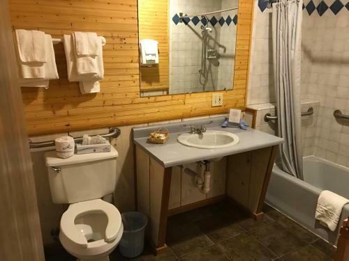 Riverside Lodge & Cabins