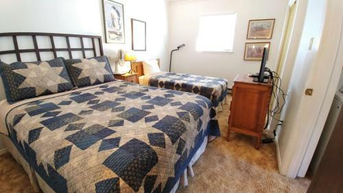 Claim Jumper Townhouse 22