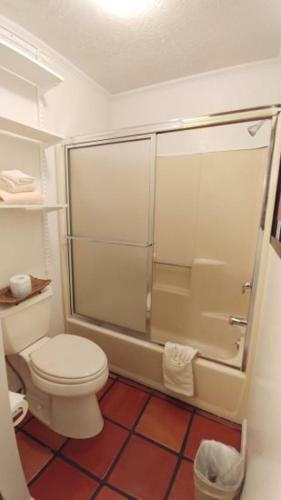 Claim Jumper Townhouse 22