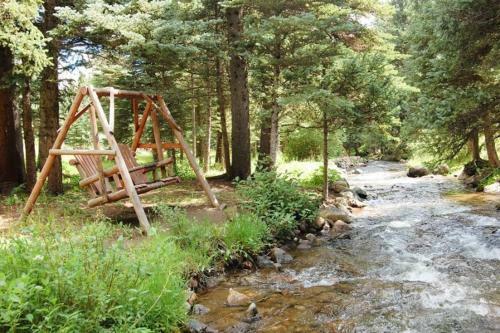 River Chant Lodge