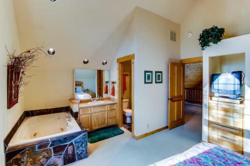 Eagle Crest Golf Course Cabin