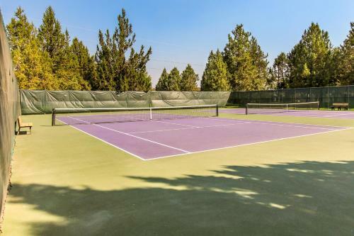 Eagle Crest: Highland Creekside Luxury