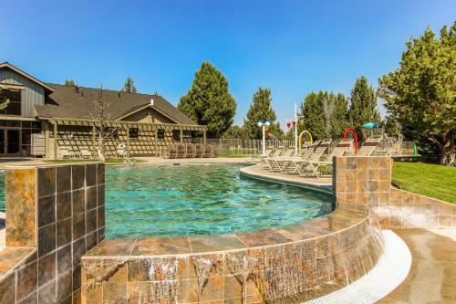 Eagle Crest: Highland Creekside Luxury