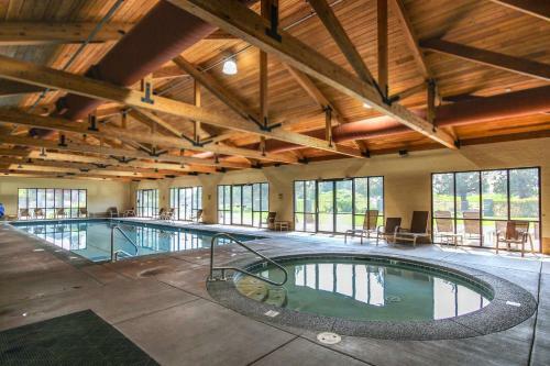 Eagle Crest: Highland Creekside Luxury