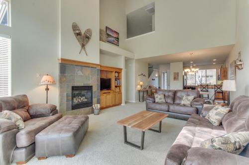 Eagle Crest: Highland Creekside Luxury