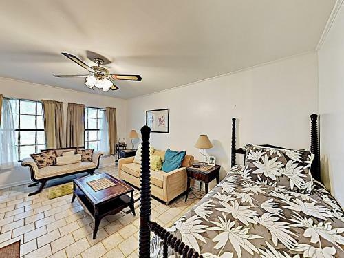 Fulton Beach Four-bedroom House Home
