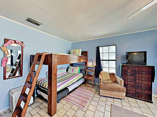 Fulton Beach Four-bedroom House Home