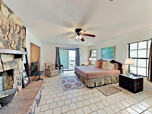 Fulton Beach Four-bedroom House Home