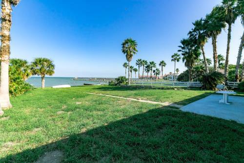 Fulton Beach Four-bedroom House Home