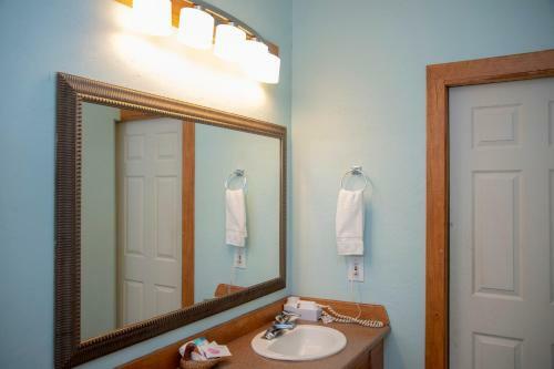 Hotel Pelican Bay Resort