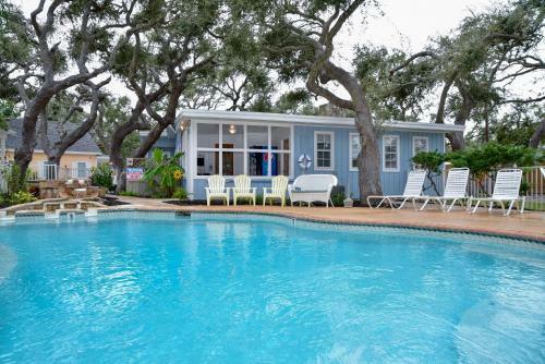Hotel Pelican Bay Resort