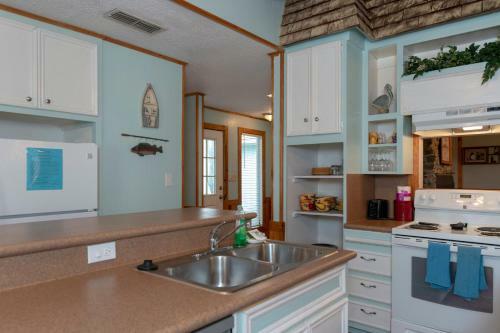 Hotel Pelican Bay Resort