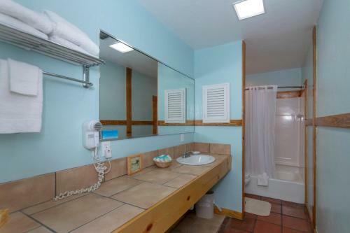 Hotel Pelican Bay Resort