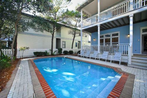 Pool's Paradise