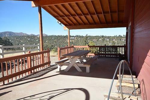 M Top Ranch - Three Bedroom Cabin