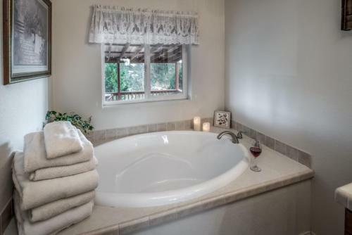 M Top Ranch - Three Bedroom Cabin